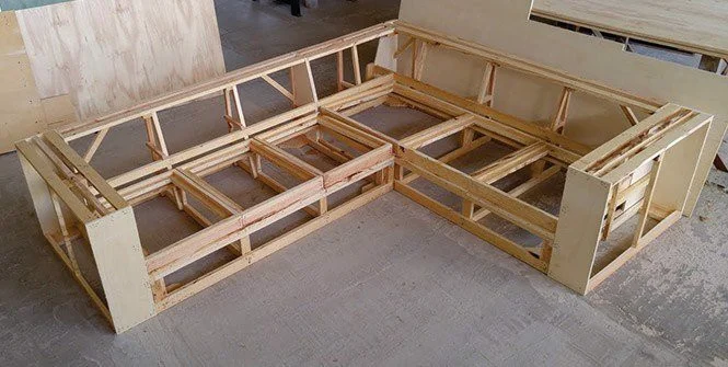 Cấu tạo sofa có các bộ phận nào? Những điều bạn cần biết 2 khung ghế sofa được làm từ gỗ