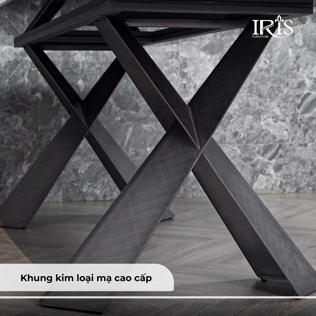 Khung bàn được làm từ kim loại mạ cao cấp