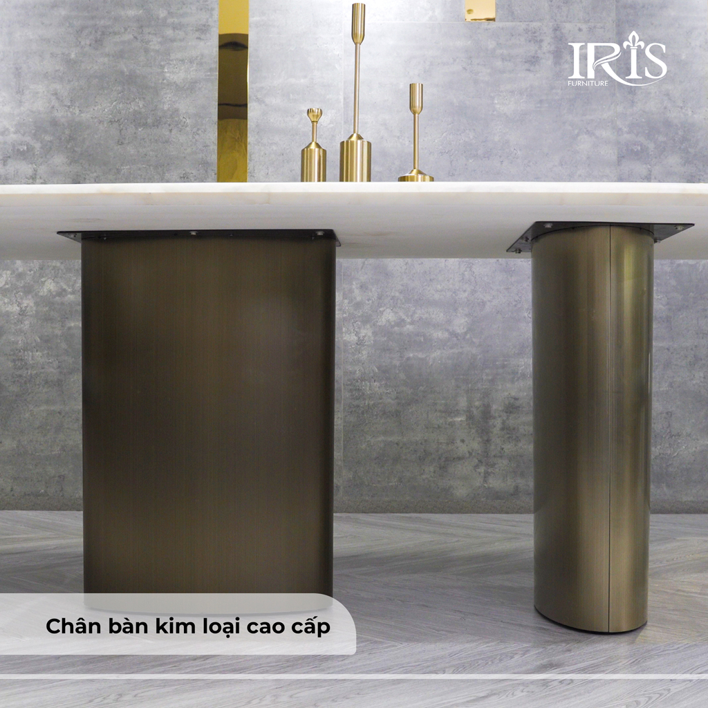 Chân bàn được chế tác từ kim loại cao cấp