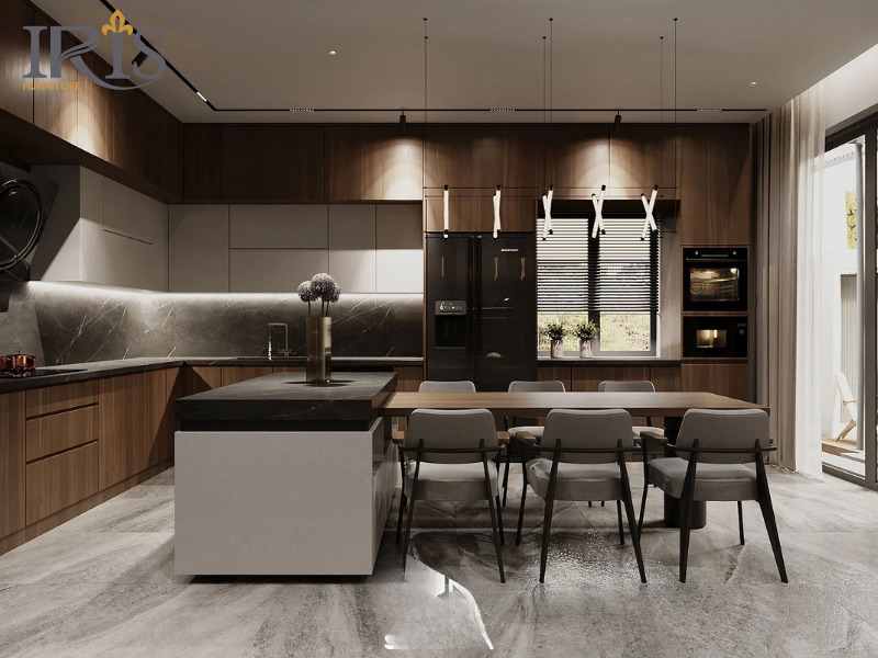 Bếp rộng rãi, thuận tiện cho việc chuẩn bị và phục vụ các bữa tiệc gia đình