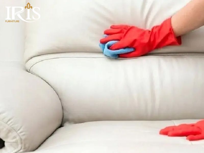 Lau bụi thường xuyên để sofa bền đẹp