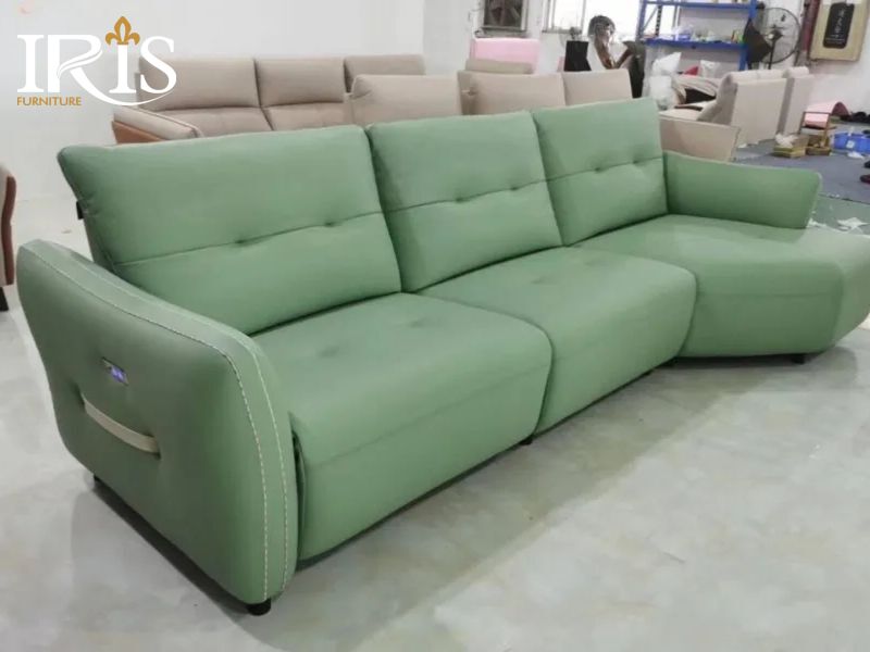 Sofa góc màu xanh lá giúp tối ưu diện tích phòng