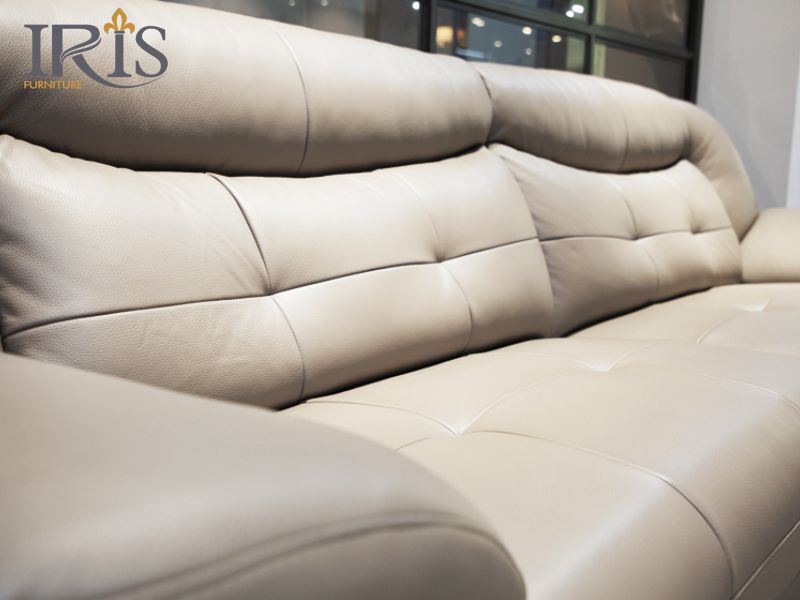 Nên chọn sofa có màu sắc trung tính để dễ phối