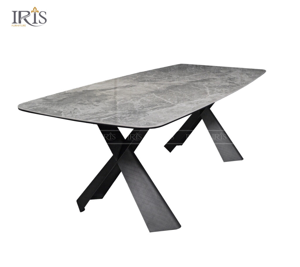 Bàn với thiết kế sở hữu thiết kế độc quyền từ IRIS