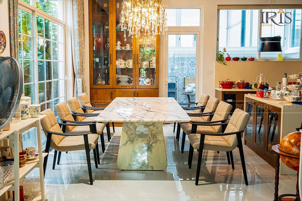 Kết hợp bàn ăn Franco & ghế Fynn tại nhà khách