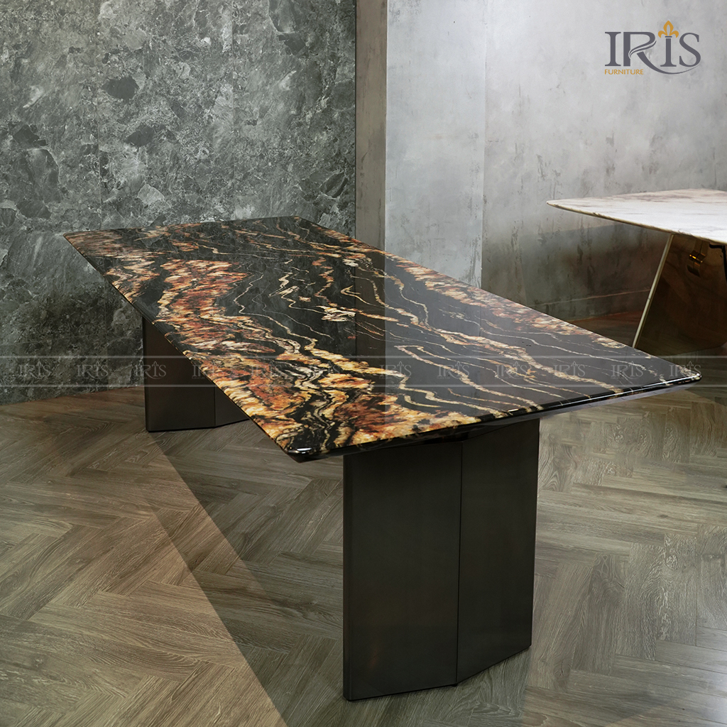 Bàn ăn nhập khẩu từ Ý thiết kế tinh xảo, chất liệu thượng hạng