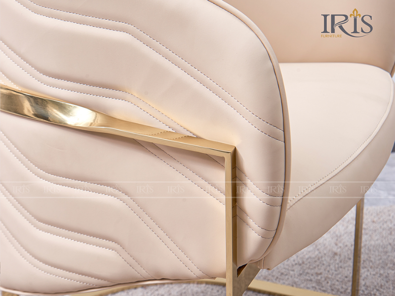 Ghế Cloud bọc da thật hoặc Microfiber, chân inox