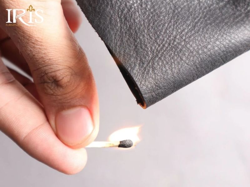 Phân biệt da thật và da giả bằng cách sử dụng lửa
